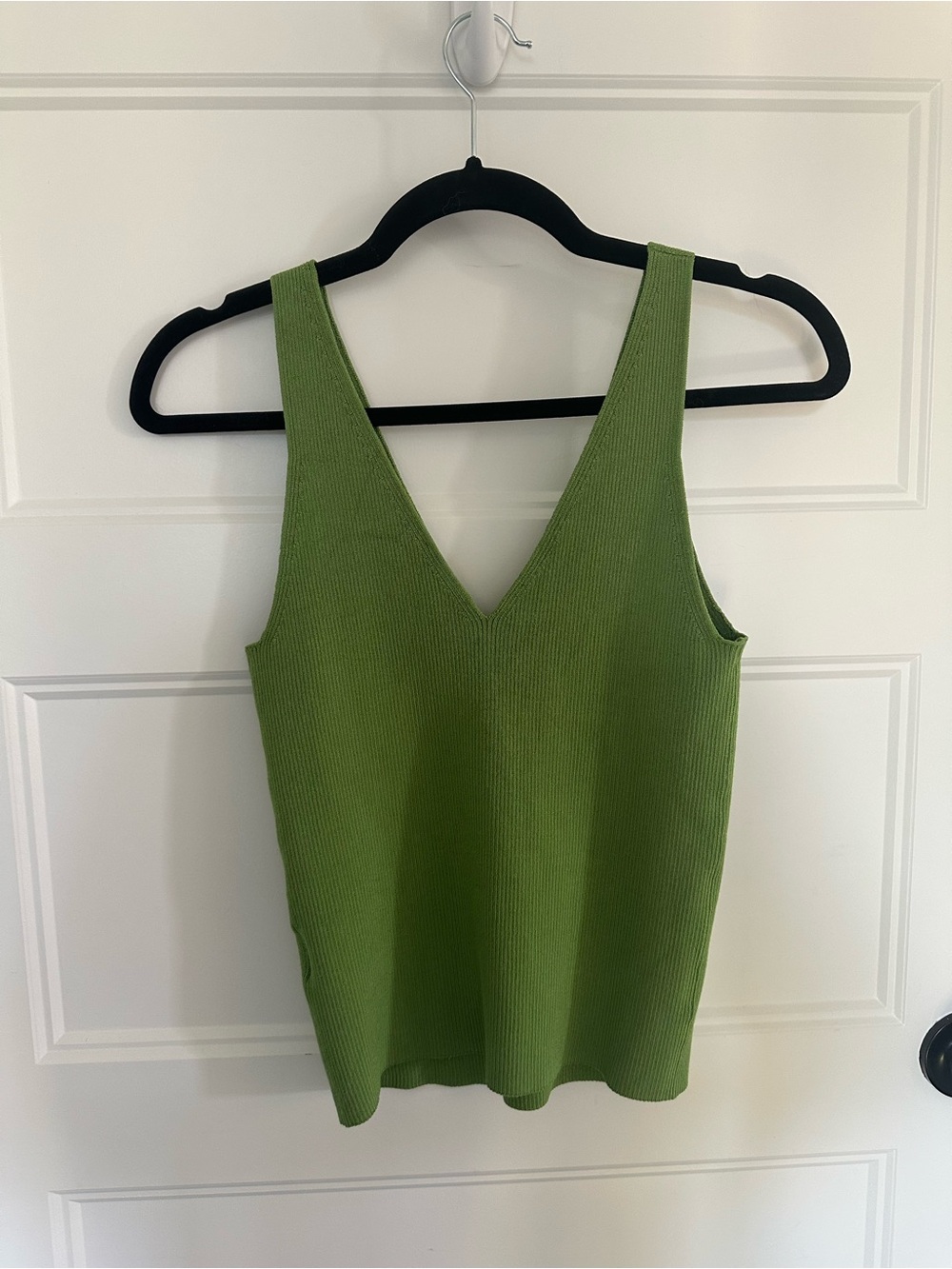 Green Ribbed V-Neck Tank Top - Picture 3 of 4
